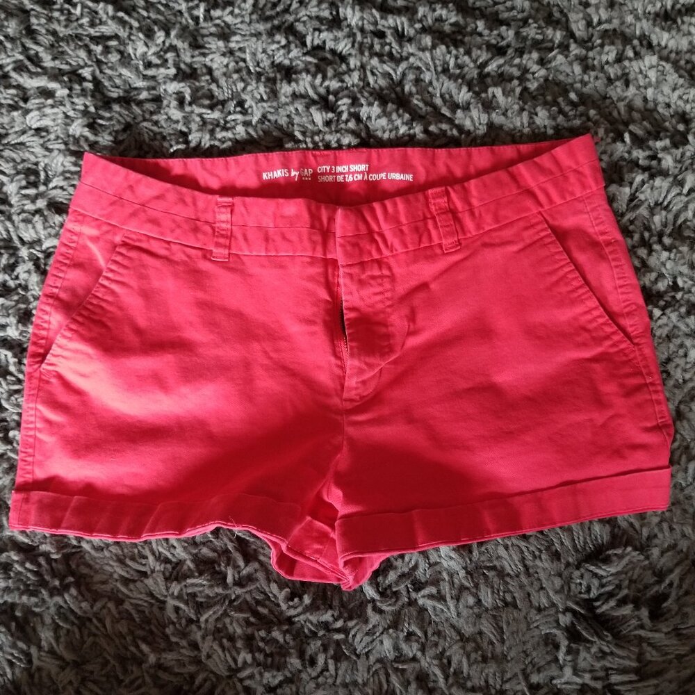 Red GAP Khaki 3" shorts